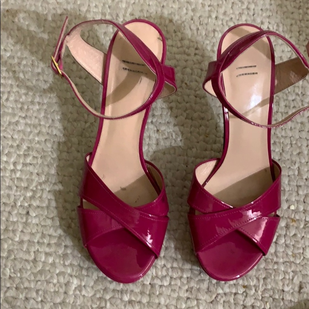 Magenta patent shoes